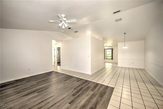 Building Photo - 1402 SW 1st Ave