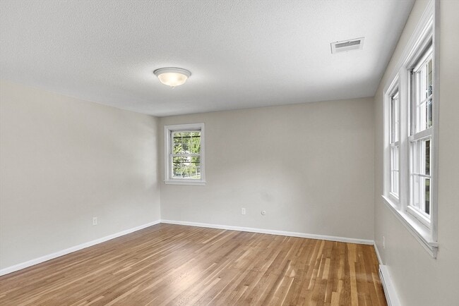 Building Photo - 1022 Pleasant St