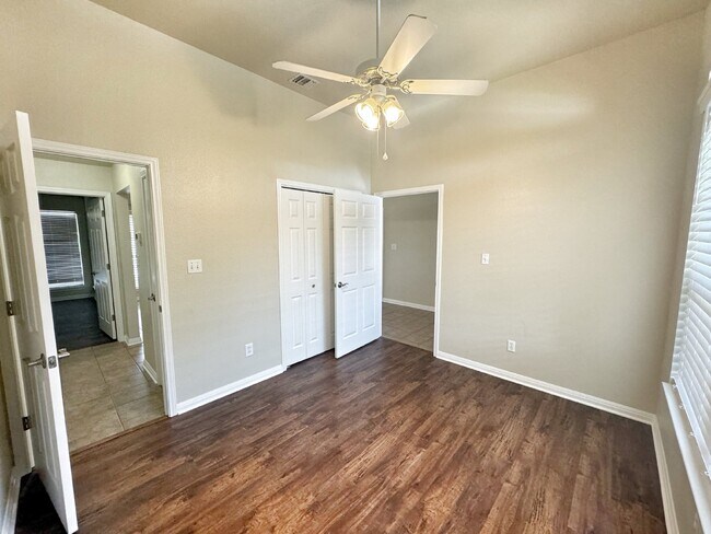 Building Photo - 2062 N Ranch Estates Blvd