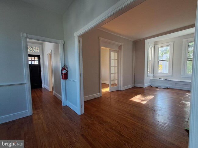 Building Photo - 108 S Clifton Ave