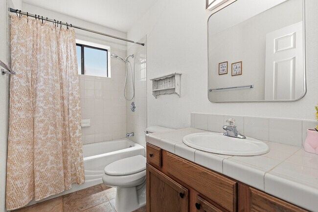 Building Photo - 10213 S Del Rey Dr