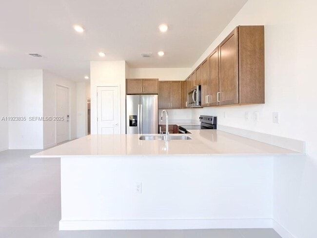 Building Photo - 196 NE 13th Ave