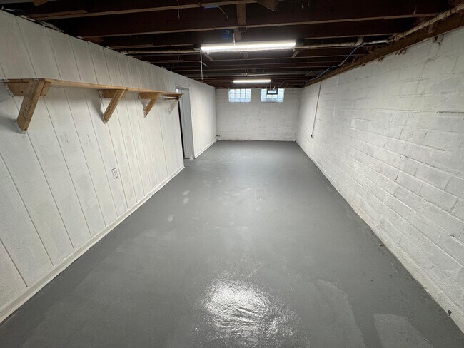 Building Photo - 25301 Shoreview Ave
