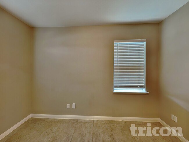 Building Photo - 110 Rushmore Ln