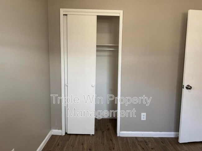 Building Photo - 1630 Kay Dr