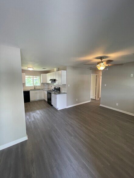 Building Photo - 9505 Sierra Dr