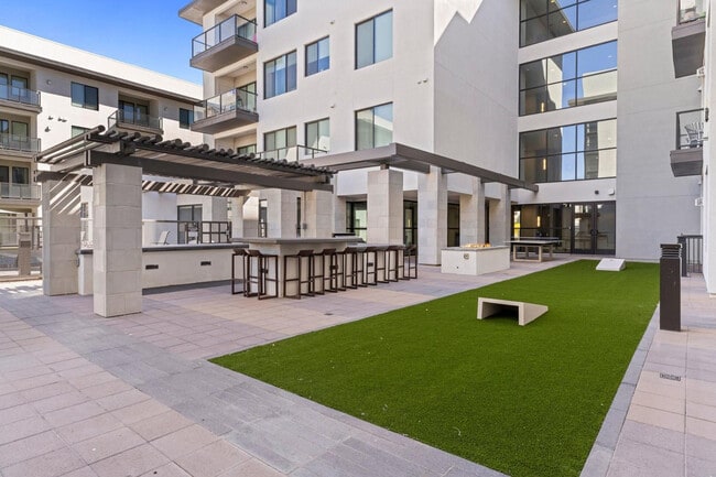 Building Photo - 7300 E Earll Dr