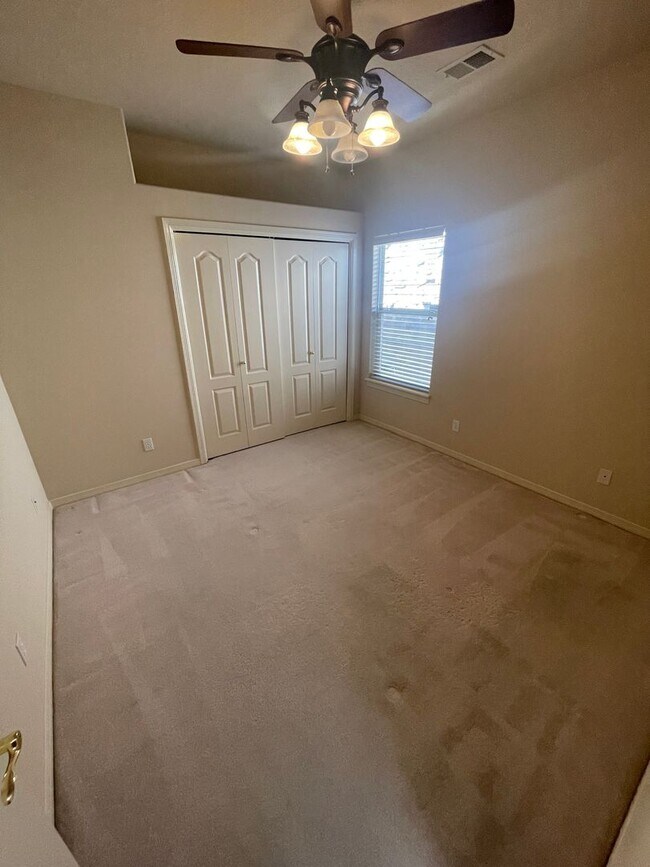 Building Photo - Gorgeous Home in Sonoma Ranch off Golf Club Rd!