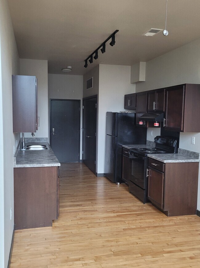 Building Photo - Historic Walnut Square