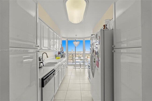 Building Photo - 3598 Yacht Club Dr