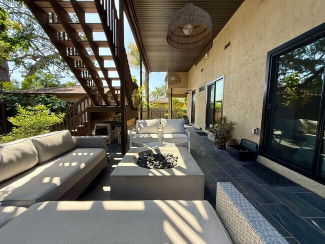 Building Photo - Unique 4 Bedroom House with OCEAN VIEWS in Sunset Cliffs! Walking Distance to the Beach! Fully Fu...