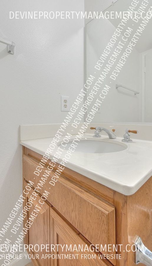 Building Photo - 902 California Privado