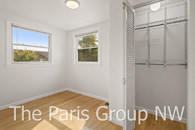 Building Photo - Delightful Magnolia 4br Remodel * Walkable Salmon Bay Location, Central Yet Quiet