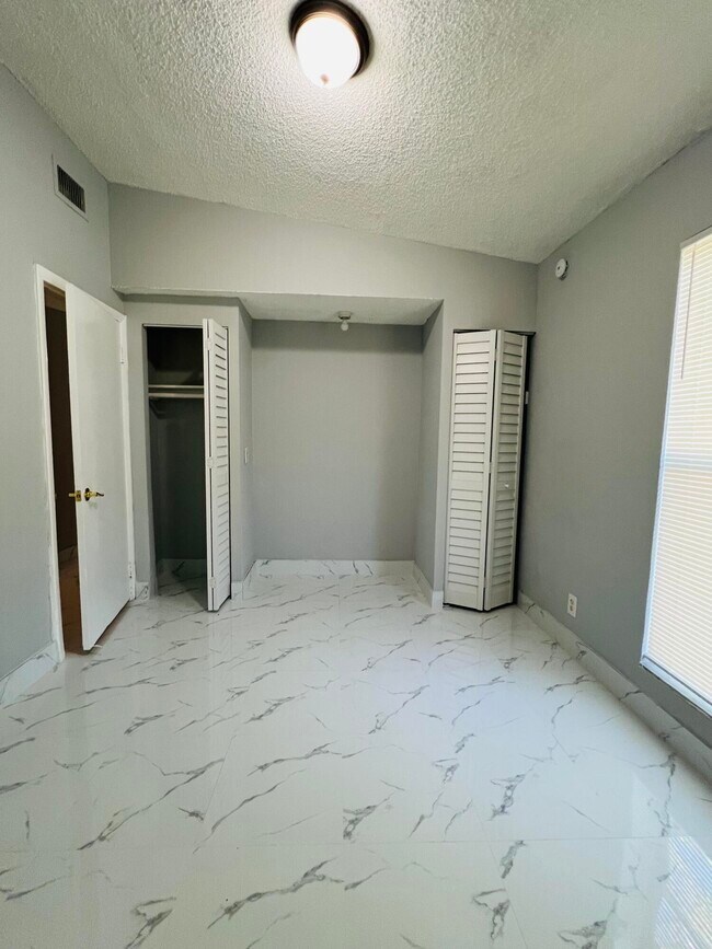 Building Photo - 3630 SW 46th Ave