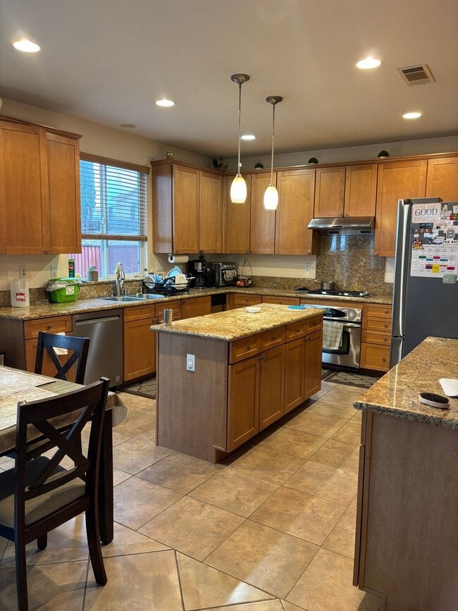 Building Photo - Pittsburg 4 bd, 2.5 ba charming home in excellent location!