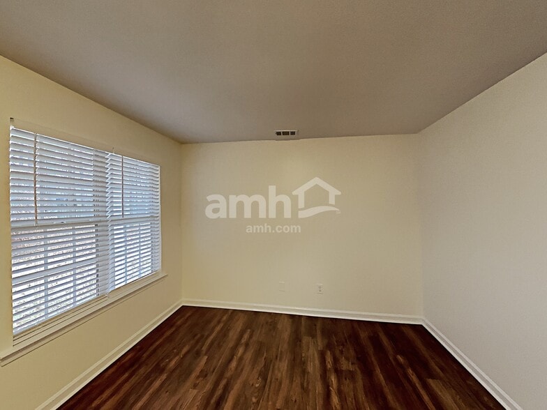 Building Photo - 3394 English Oaks Dr NW