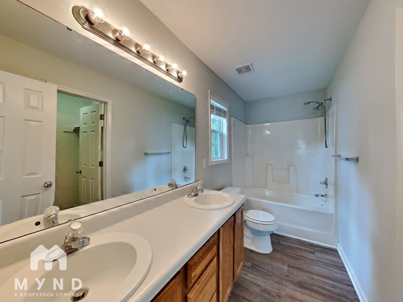 Building Photo - 2036 Ballston Pl