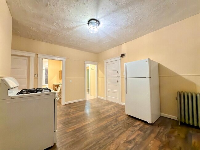 Building Photo - 90 Vernon St