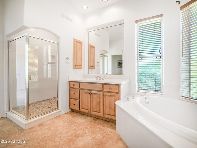 Building Photo - 14850 Grandview Dr