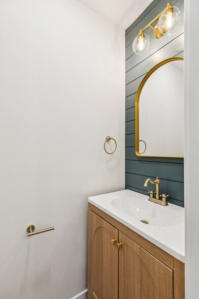 Powder room - 1342 S Stanley St