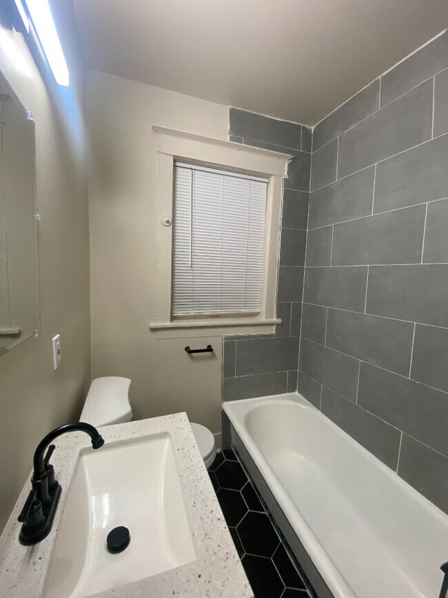 Building Photo - 2037 Maury Ave