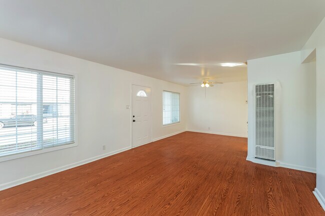 Building Photo - 30 Graystone Dr