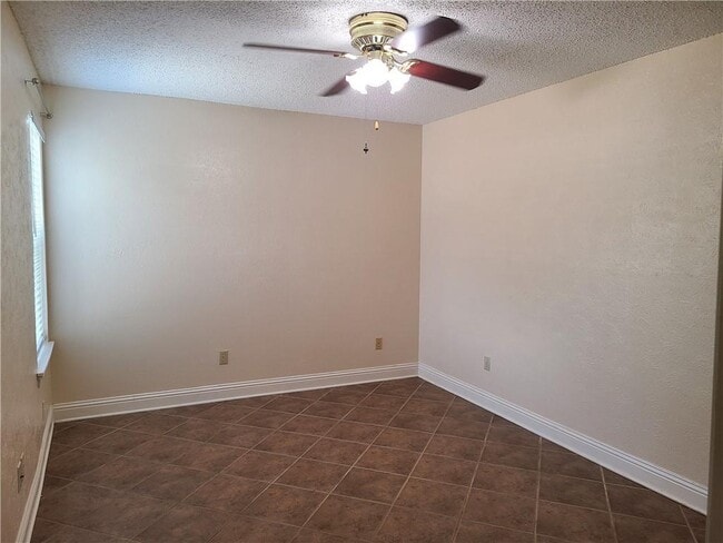 Building Photo - 12405 Alderbrook Dr