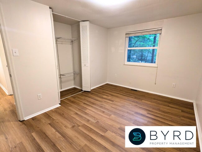 Building Photo - 13300 Farm Crest Ct