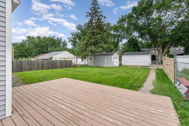 Building Photo - Northeast Benjamin Street