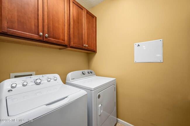 Building Photo - 2407 Old Pine Trail