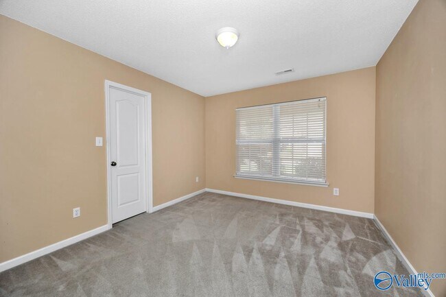 Building Photo - 247 De Jan Rd