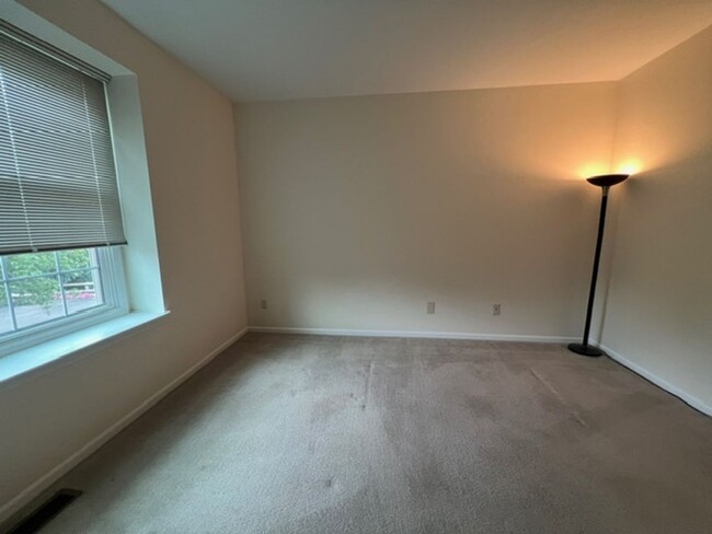 Building Photo - Beautiful 2 Bedroom 2.5 Bathroom Condo in ...