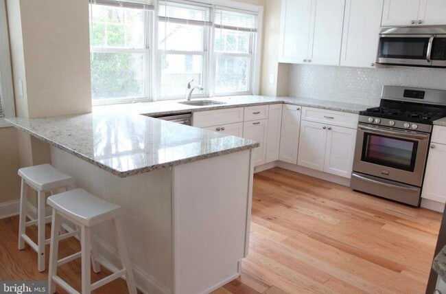 Building Photo - 109 Petrie Ave