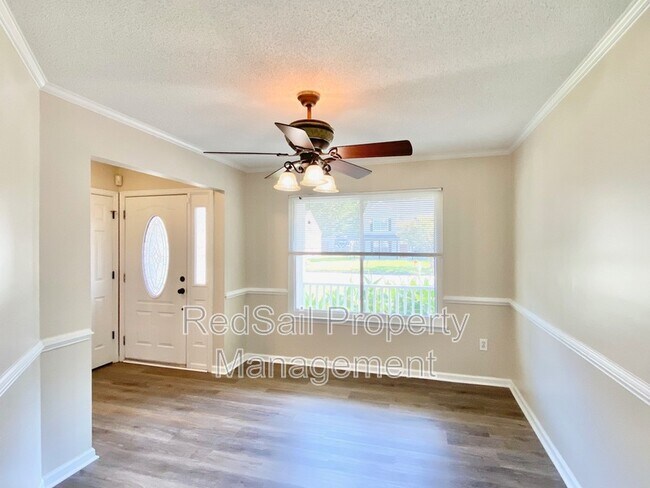 Building Photo - 1319 Pinecroft Ln