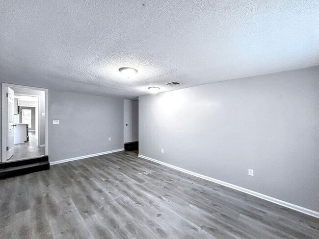 Building Photo - 3333 Leschallas Dr