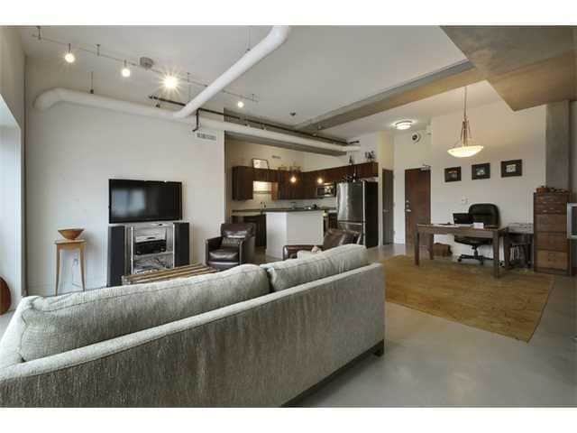 Building Photo - 800 Brazos St