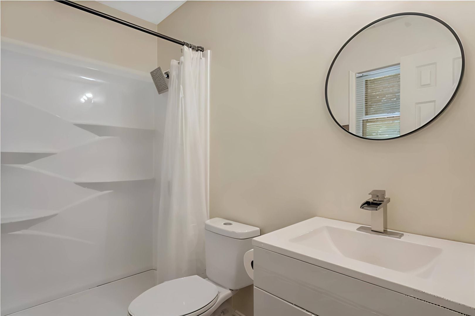 Building Photo - 2560 Pine Springs Dr