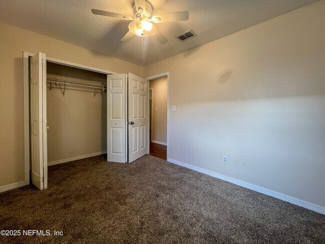 Building Photo - 426 Walnut Ct