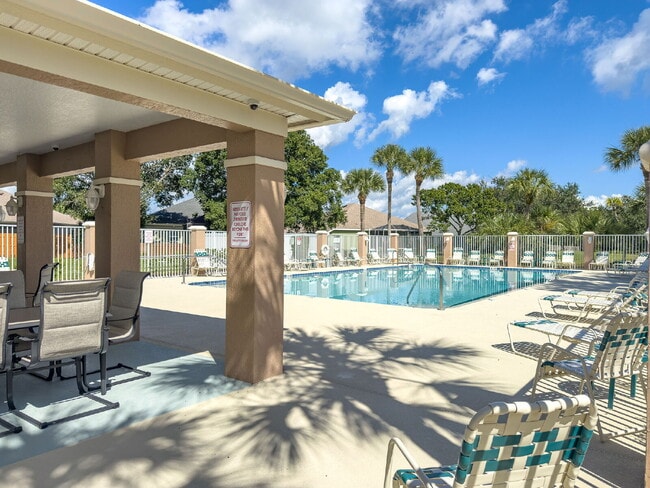 Building Photo - Spacious 3/2 with tranquil setting is waiting for you!