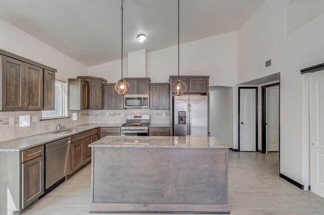 Building Photo - RECENTLY BUILT MODERN EASTSIDE HOME