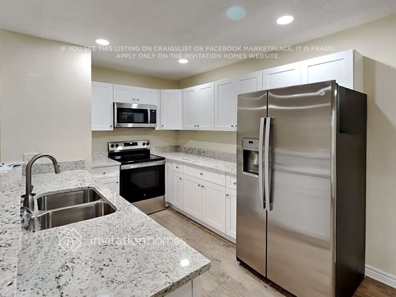 Building Photo - 22711 Elsinore Dr