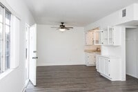 Building Photo - 620 W Wilson Ave