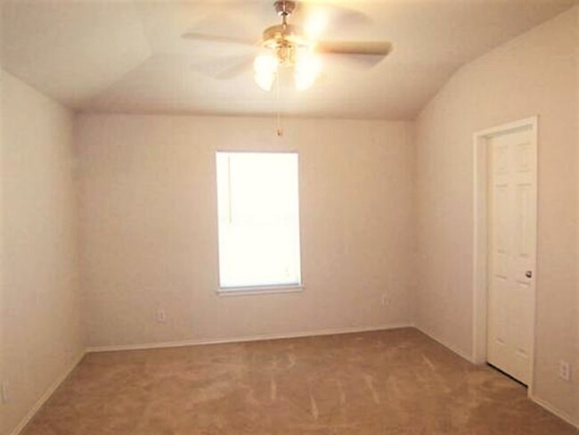 Building Photo - 3 Bed 2.5 Bath Townhome Located In The Vil...