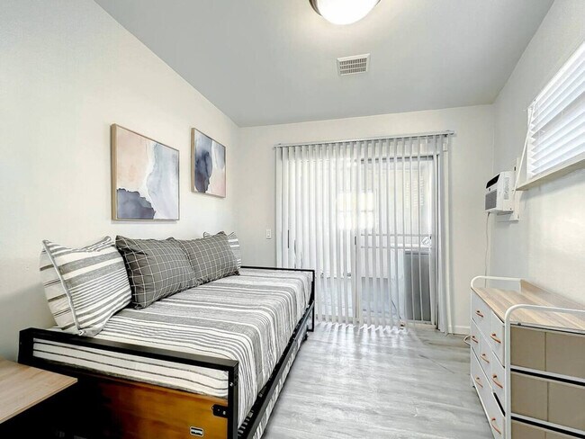 Building Photo - 173 S Orange Ave