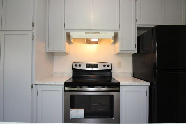 Building Photo - 2 Bedroom Condo Near Coddingtown