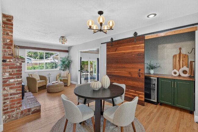 Building Photo - Spacious 4-Bed Oasis with 2 Full Baths