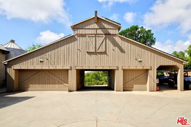 Building Photo - 3020 Corral Canyon Rd