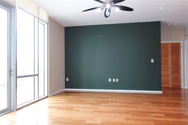 Building Photo - 1600 Barton Springs Rd