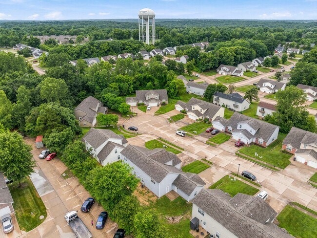 Building Photo - 5004-5006 Betty Jean Way