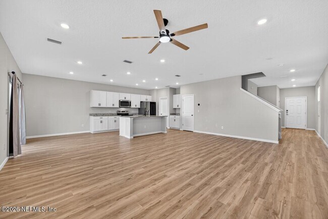 Building Photo - 14790 Cashew Ave